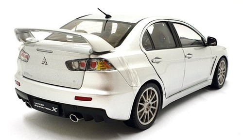 Sun Star 1/18 Scale Diecast 5821 Mitsubishi Lancer Evolution X (LHD) Met. Silver - Picture 2 of 5