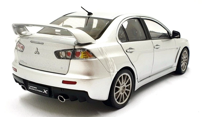 Sun Star escala 1/18 Diecast 5821 Mitsubishi Lancer Evolution X (LHD) Met. Plata Foto 2 de 4