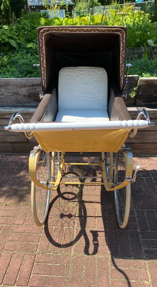 Original Silver Cross Baby Pram Stroller/Carriage - Image 2 of 4