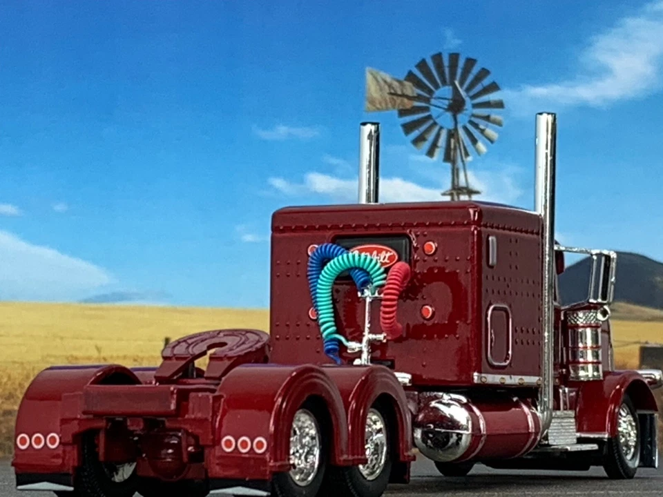 1/64 DCP BURGUNDY 389 PETERBILT W/ 63" FLAT TOP SLEEPER - Image 3 of 4