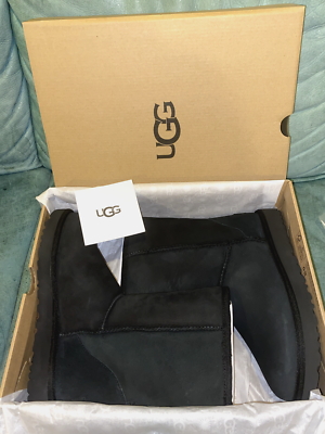 NIB UGG Women's Classic Short II Suede Boot Twinface Sheepskin