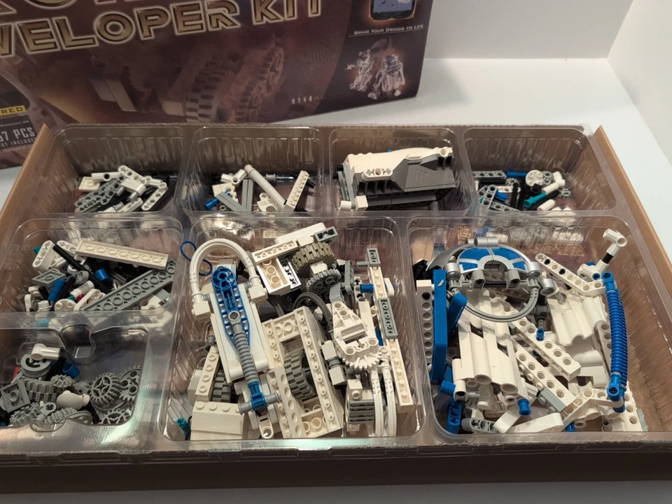 LEGO MINDSTORMS: Droid Developer Kit (9748) - Image 2 of 4