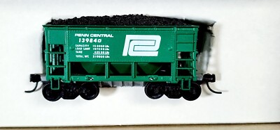 Penn Central Railroad 26' Ore Car w/ Load & Kadee 139840 Roundhouse 1426 RTR HO