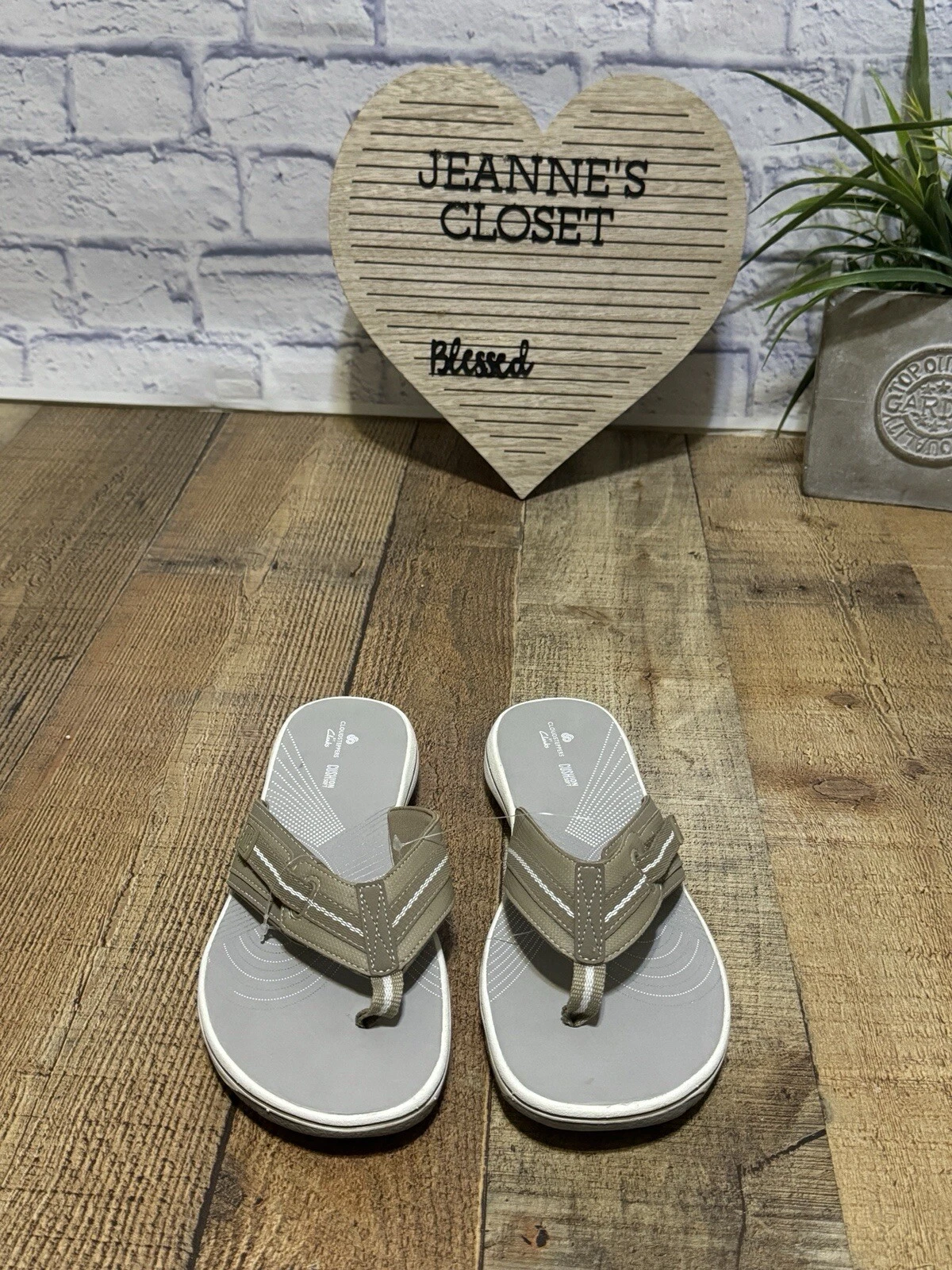 Infradito donna Clarks Cloudsteppers Brinkley Jazz donna 10 beige nuove con etichette