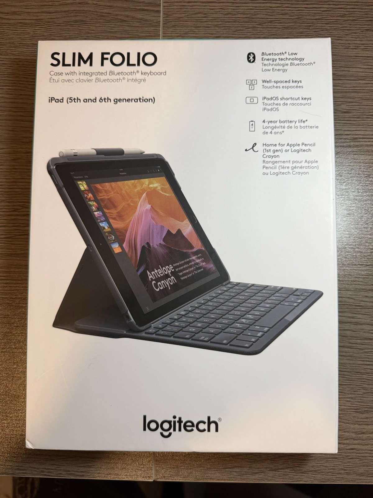 Logitech  Cover Case with Bluetooth Keyboard for iPad 5th / 