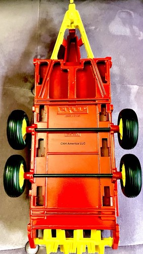 New Holland Manure Spreader Tandem Axle 1/16 by ERTL - Picture 6 of 6