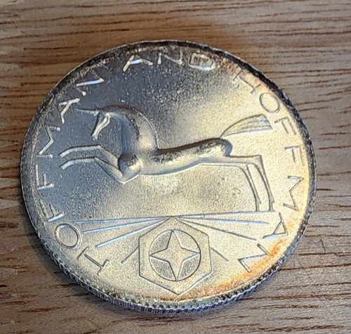 1981 1 oz .999 Fine Silver Hoffman and Hoffman Unicorn Art Round