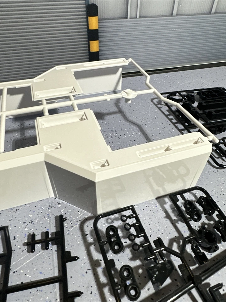 1/14 Tamiya Grand King Globe Knight hauler FH16 Wrecker Spare Parts Lot - Image 2 of 4