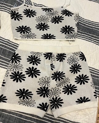 Le Lis Collection Large Flower Print Crop Top & Shorts Set Comfy Stretchy