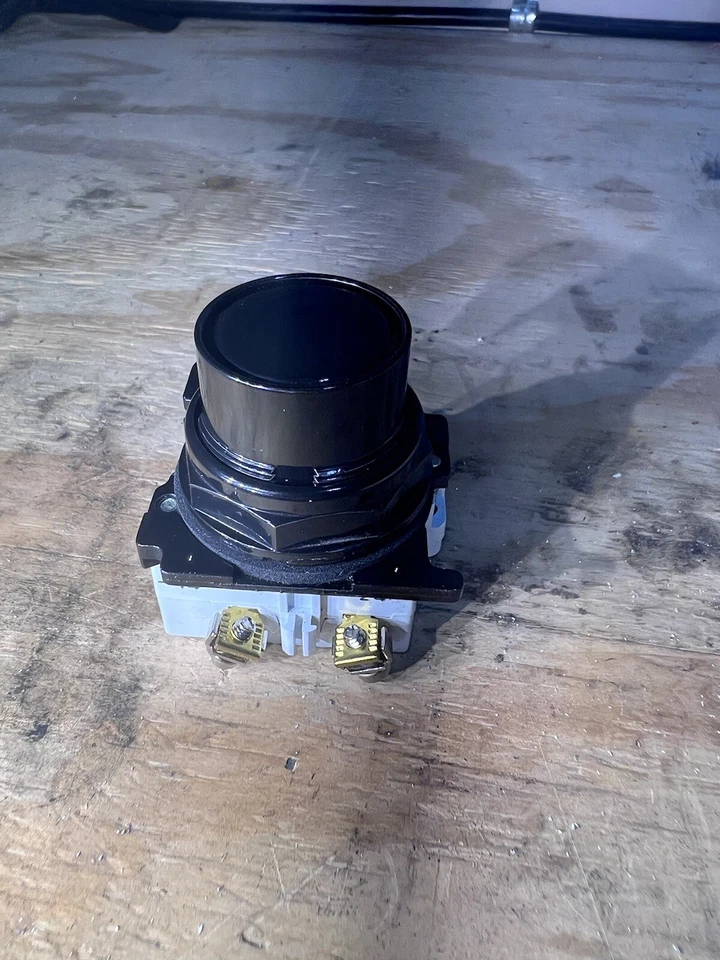 Eaton Cutler-Hammer Non-Illuminated Push Button 30Mm Black - Image 4 of 4