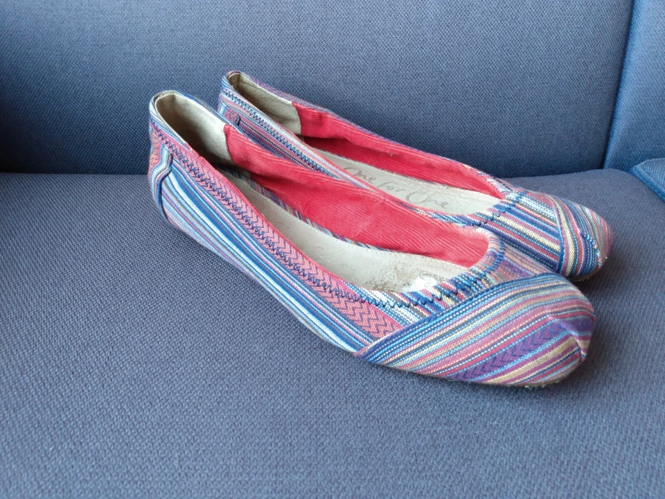 Zapatos Toms Ballet Planos Talla 9 Hippy Boho Ropa Folclórica Estampado Tribal Foto 3 de 4