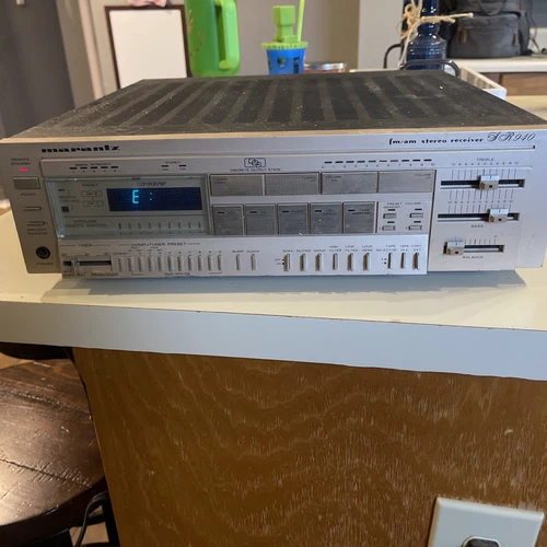 Vintage Marantz SR940 Stereo Receiver FM/AM Untested Parts Repair Powers On