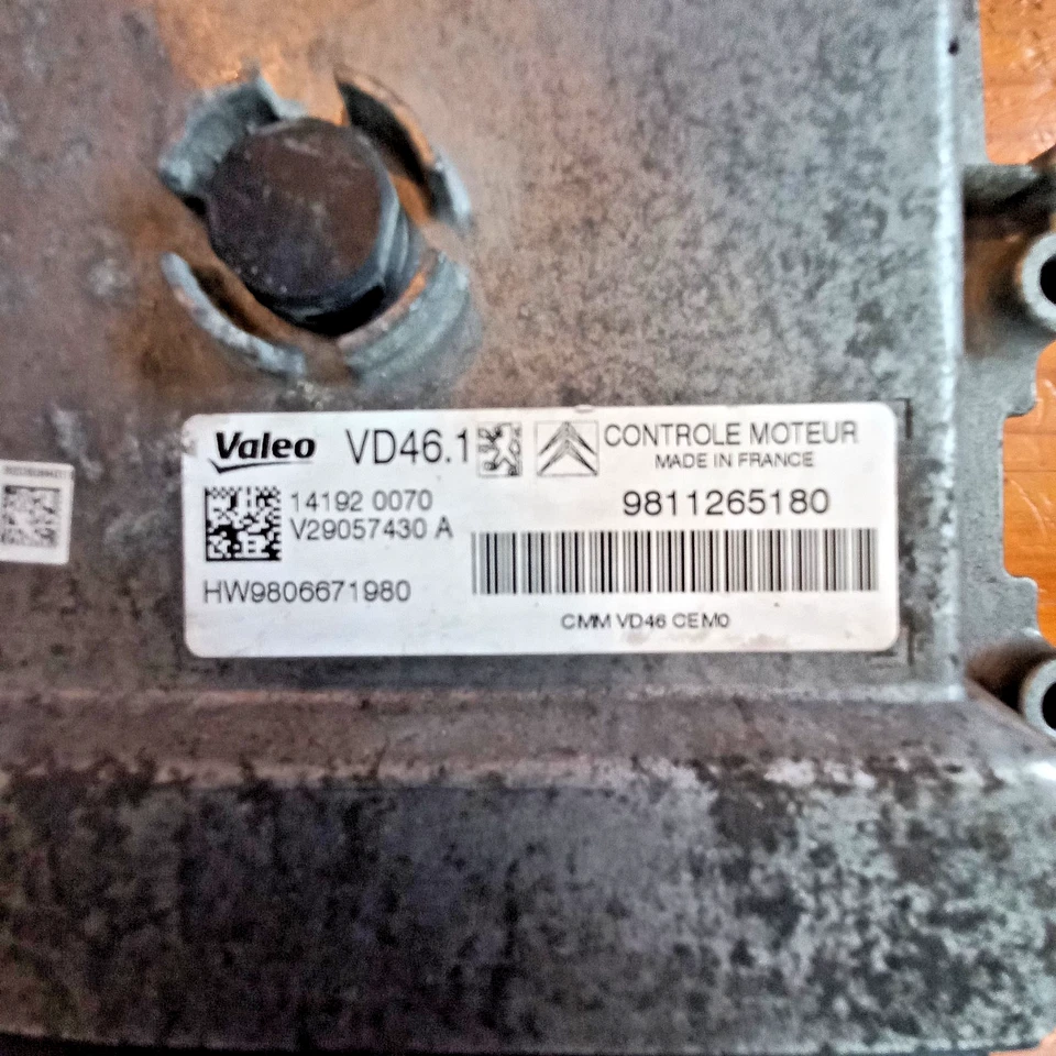 CALCULATEUR  308 1.2 PTEC  VALEO VD46.1  V29057430 A / HW 9806671980/ 9811265180 - Image 2 of 2