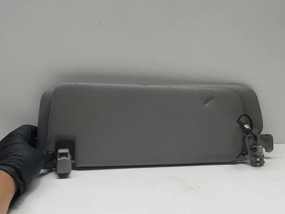 2004 Volkswagen Touareg Driver LH Sun Visor Illuminated Gray OEM 7L6-857-551B0 - Image 2 of 4