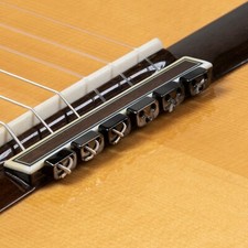 Klassische schwarze Metall-Flamenco-Gitarre P...