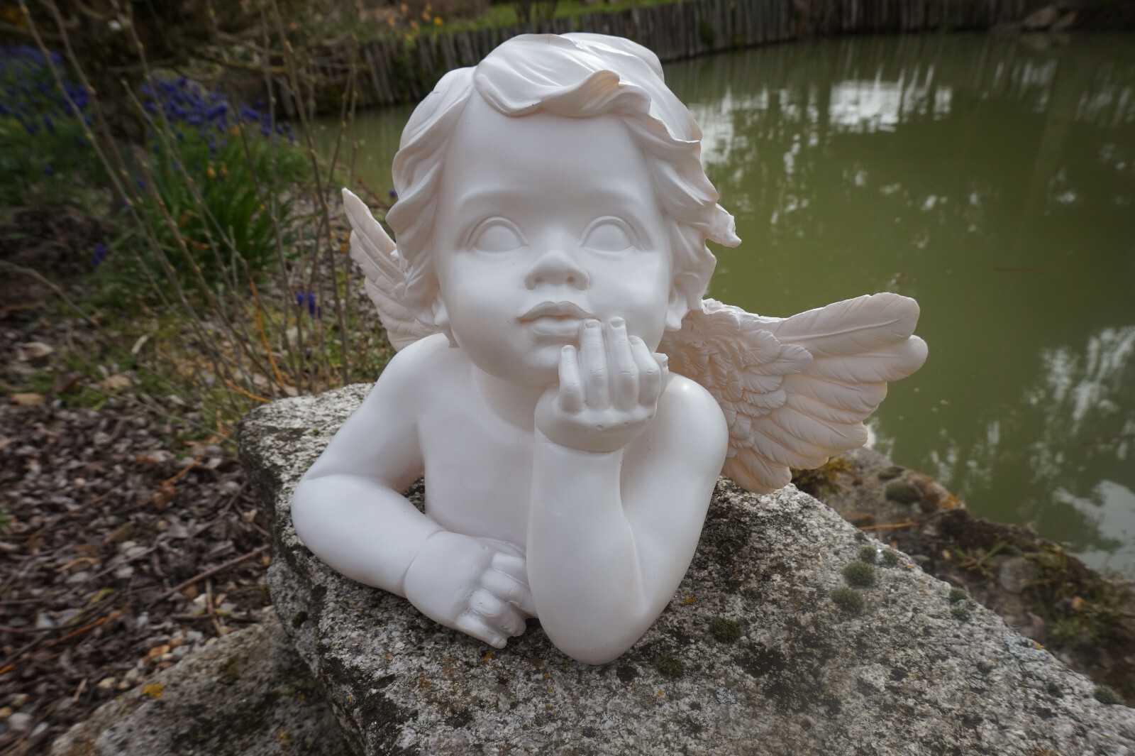 Figurine ange chérubin de 31 cm pour créer un coin de salon zen