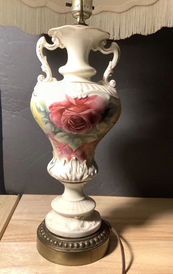 Lámpara de mesa vintage de porcelana pintada a mano con rosas hermosa firmada Foto 4 de 4