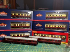 Lot of 8 BR Mk1 Coaches, crimson and cream + maroon 