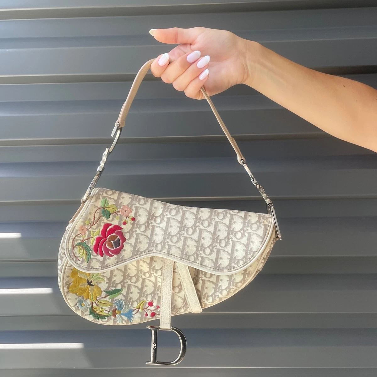 Christian Dior Pre-owned Floral-Embroidered Saddle Bag - Neutrals