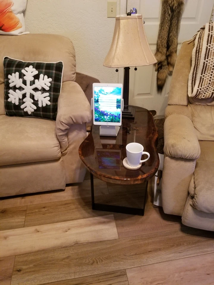 Mesa Live Edge de nogal negro/mesa auxiliar XL.  Rebanada de madera Naturally Form, mesa  Foto 3 de 4