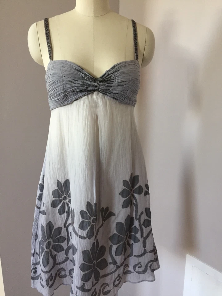 Vestido Yoana Baraschi ombre talla 4 azul gris flores bordado con cuentas Foto 4 de 4
