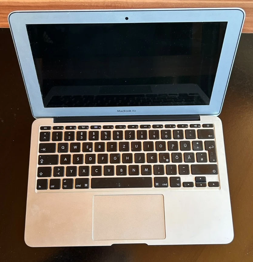 Apple MacBook Air 11" · i5 4th gen 2.6 GHz · 4GB · 128GB, Foto 1 von 5