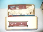 2xROUNDHOUSE HO Freight Car kits-#3101 Union Pacific Box Car + 3106 U.P. Caboose — photo 1