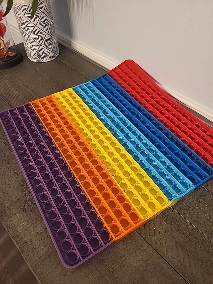 Rainbow Pop-It 15x15 X-Large rojo, azul, amarillo, naranja, púrpura usado en excelente estado Foto 3 de 3