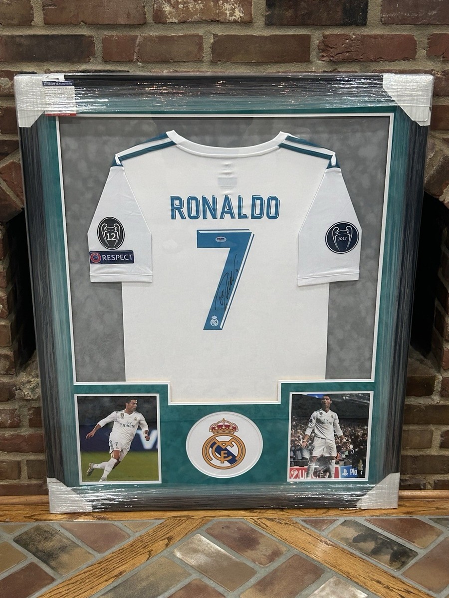 Real Madrid サイン入りユニフォーム　ロナウド　ジダン　フィーゴ Cristano Ronaldo Signed Auto Real Madrid Jersey Framed 43x35 PSA
