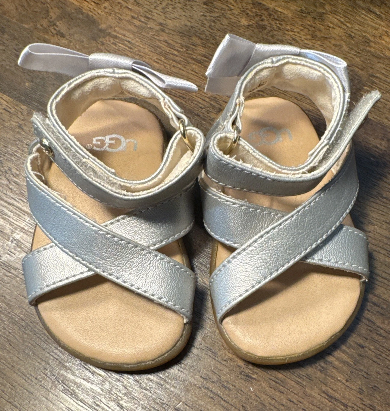 Sandalo Ugg bambina taglia 2 o 3 argento