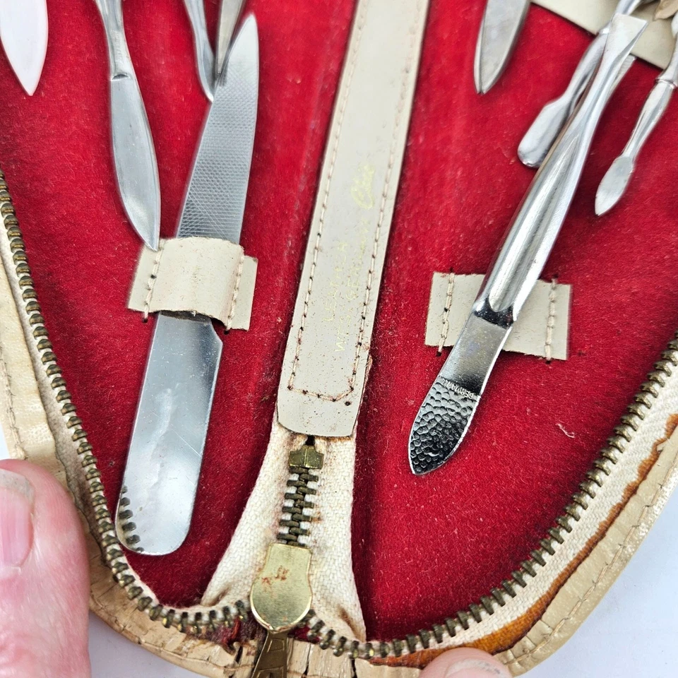 Juego de herramientas de manicura vintage de acero inoxidable 10 piezas estuche de cuero beige Alemania Occidental Foto 4 de 4