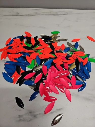 ~25 Pack Willow Leaf Spinner Blades - Various Colors 4.2cm X 1.5cm