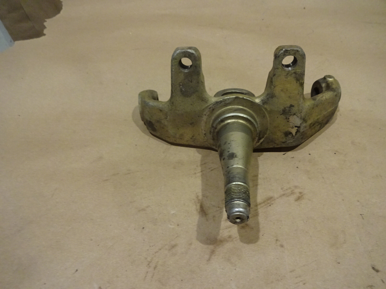 Ferrari 308 - RH Front Stub Axle - P/N 115964