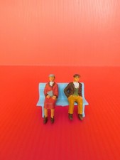 STARLUX / PETITES TAILLES . LES CIVILS  : RARE ENSEMBLE DE 2 FIGURINES et 1 banc