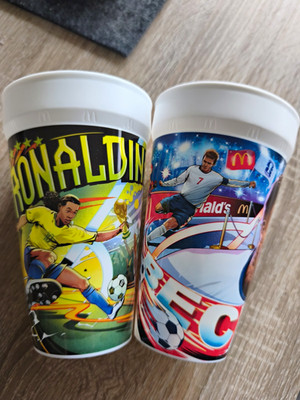 McDonald's 2x Sammel-Trinkbecher Fußballmotiv mit Ronaldinho, David Beckham