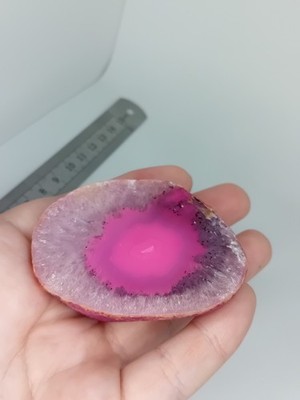 Grobe rosa gefärbte Achatscheibe Kristallstein Sammlerstück