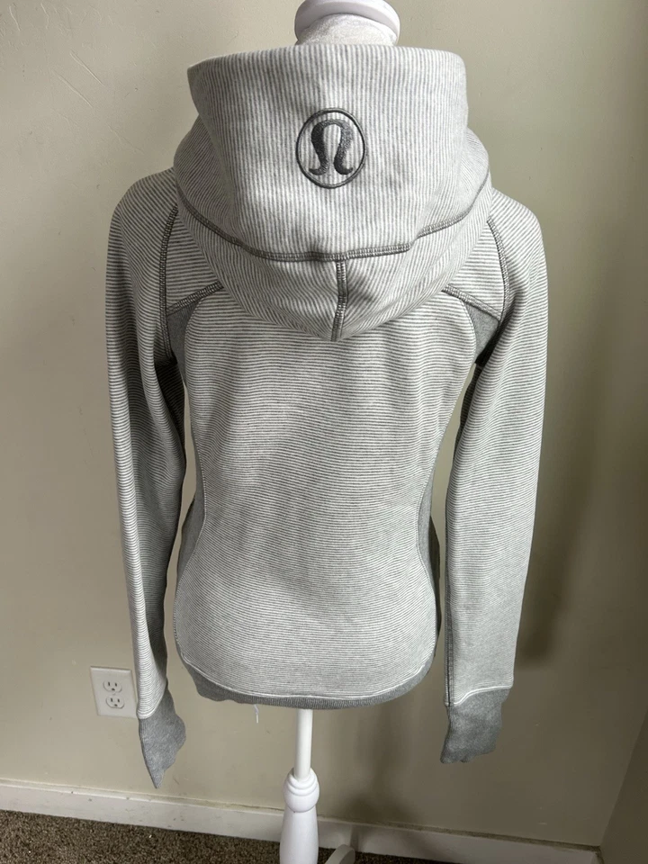 Lululemon Scuba Hoodie Women’s 2 Gray White Striped Zip Fleece Jacket Thumbholes - Image 3 of 4