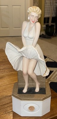 1983 MARILYN MONROE EMPTY DECANTER STATUE ''THE SEVEN YEAR ITCH'' 20th CENTURY FOX