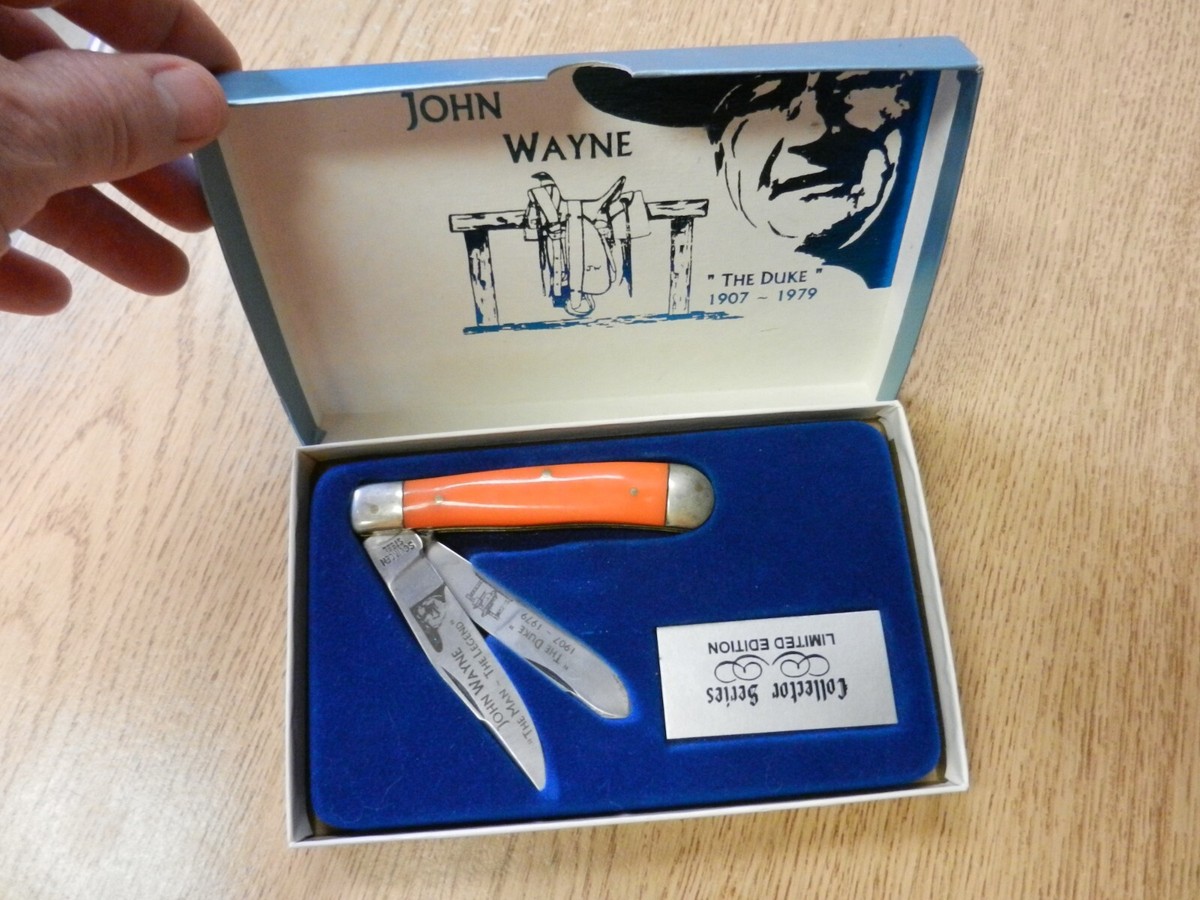 NIB 1998 John Wayne  display picture 1
