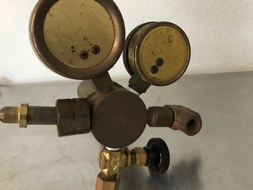 USG U.S. Regulator Gauge BU-2581-AQ 4000 psi & Victor XB201-101B 200 psi - Picture 5 of 5