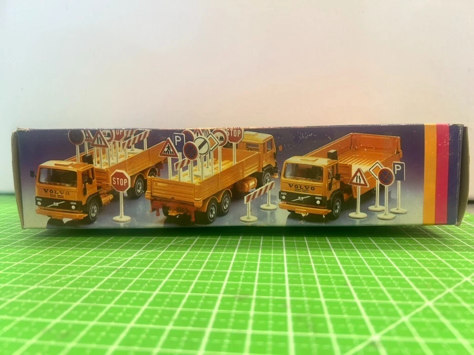 Camión de mantenimiento de carreteras SIKU 2513 Volvo F7 1:55 años 80 nuevo en caja usada nuevo de stock Foto 4 de 4