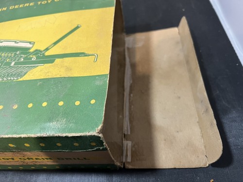 Eska / Ertl John Deere Yellow Lid Grain Drill with Box. - Picture 10 of 11