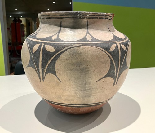 Santo Domingo Pueblo Southwest Native American ceramic jar