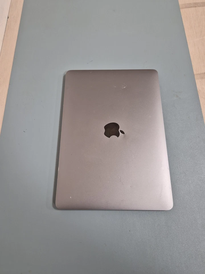 Apple MacBook A1534 (2017) – i7-7Y75, 8GB RAM, 512GB SSD, 12", Space Gray - Image 2 of 4