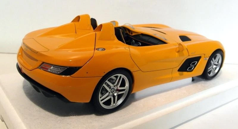 Minichamps 1/18 Scale diecast 100 038400 Mercedes Benz SLR McLaren Stirling Moss - Image 4 of 4