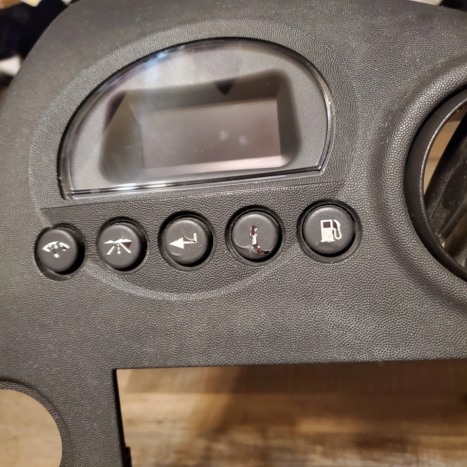 Pontiac Grand Prix 2004-2008 tablero radio bisel embellecedor 5 botones  Foto 2 de 4