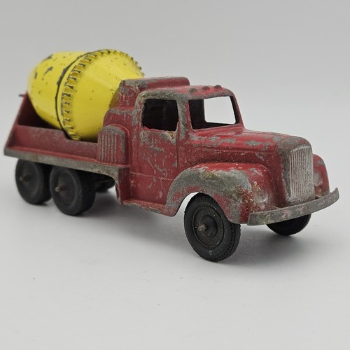 Camion miscelatore cemento pressofuso vintage TootsieToy rosso e giallo Chicago 24 P-10290 - Foto 6 di 15