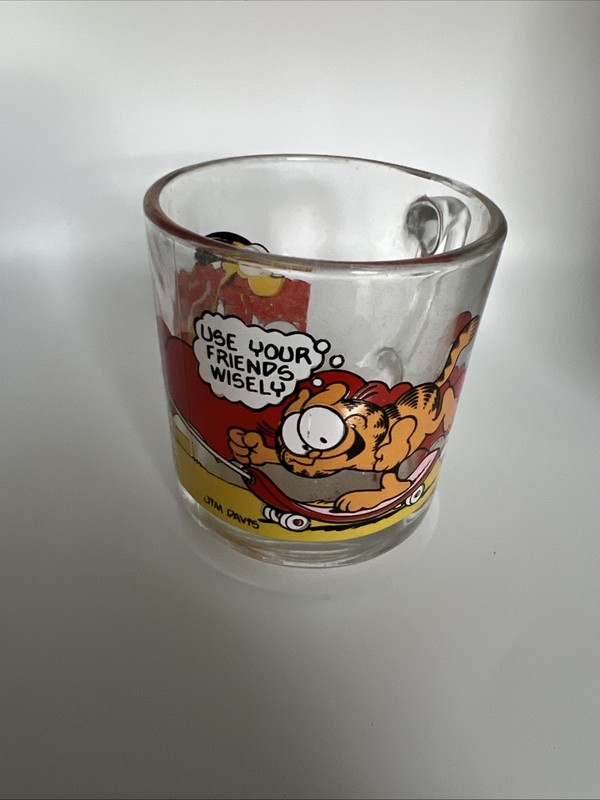Vintage 1978 McDonalds Garfield Glass Mug “Use your Friends Wisely”