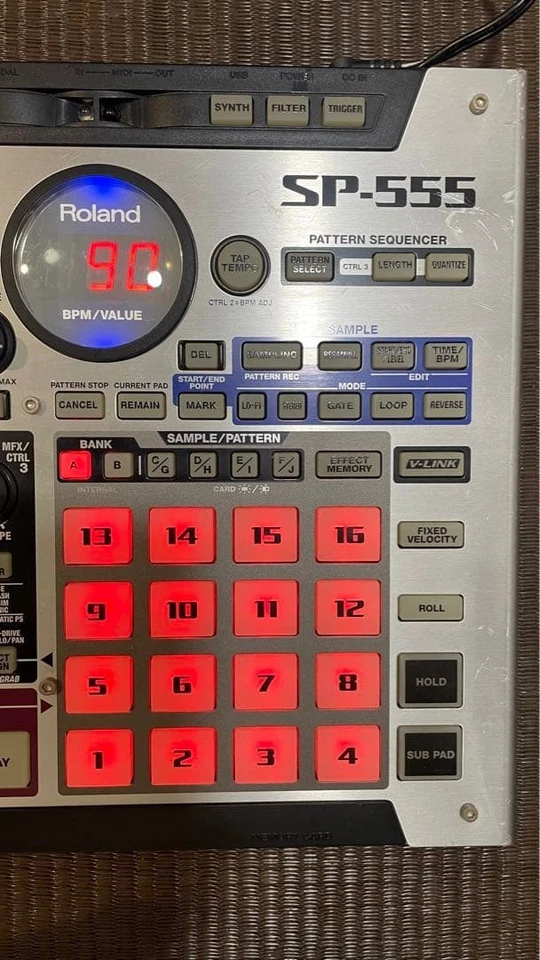 Roland SP-555 Sampler Groovebox Classic Model mit Netzteil getestet funktioniert - Bild 2 von 4