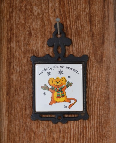 Black Cast Iron Trivet w 3” Sq Suzy's Zoo Ceramic Tile Wishing You The Merriest - Picture 12 of 14